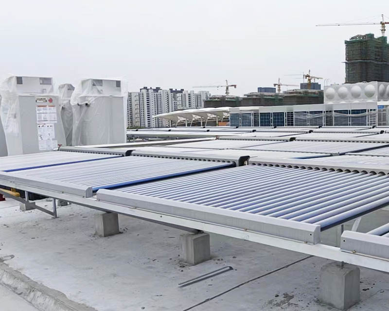 鍋爐、太陽(yáng)能集熱器和空氣源熱泵一體化熱水工程